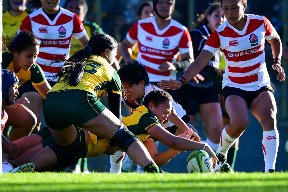 Centre Ariana Hira-Herangi scores to give the Wallaroos a 12-0 halftime lead. Photo: RUGBY.com.au/Stuart Walmsley
