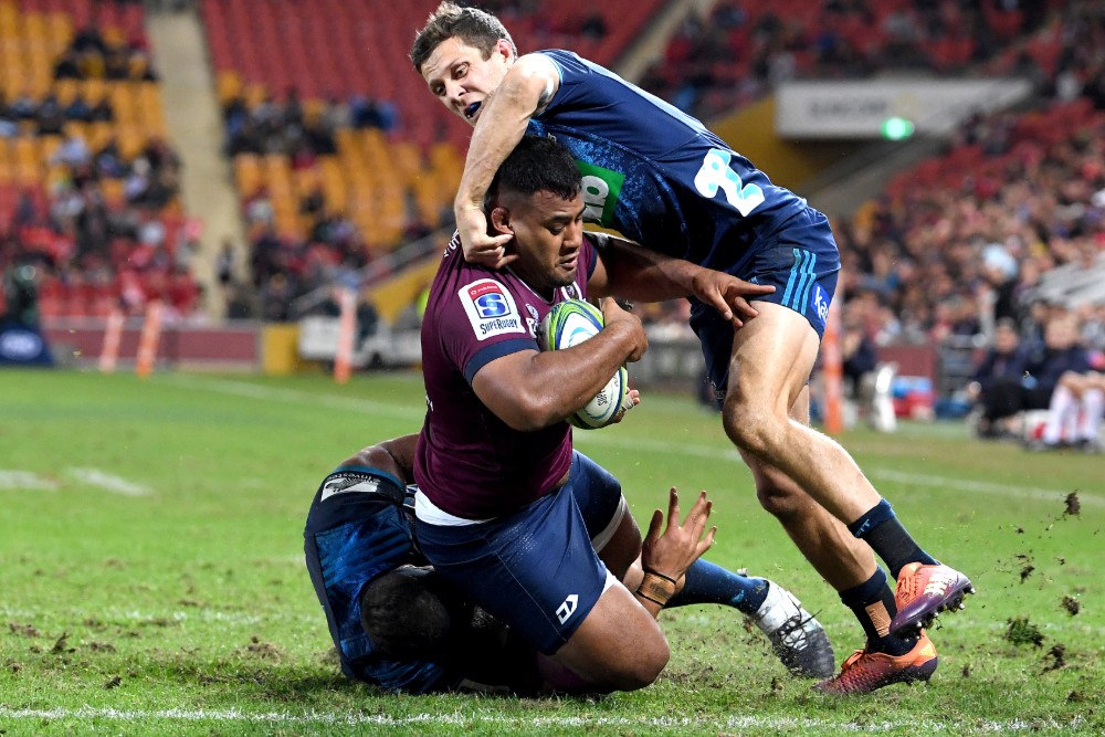 Taniela tupou on his way to scoring a try for the Reds to keep them in touch just before halftime. Photo: Getty Images 
