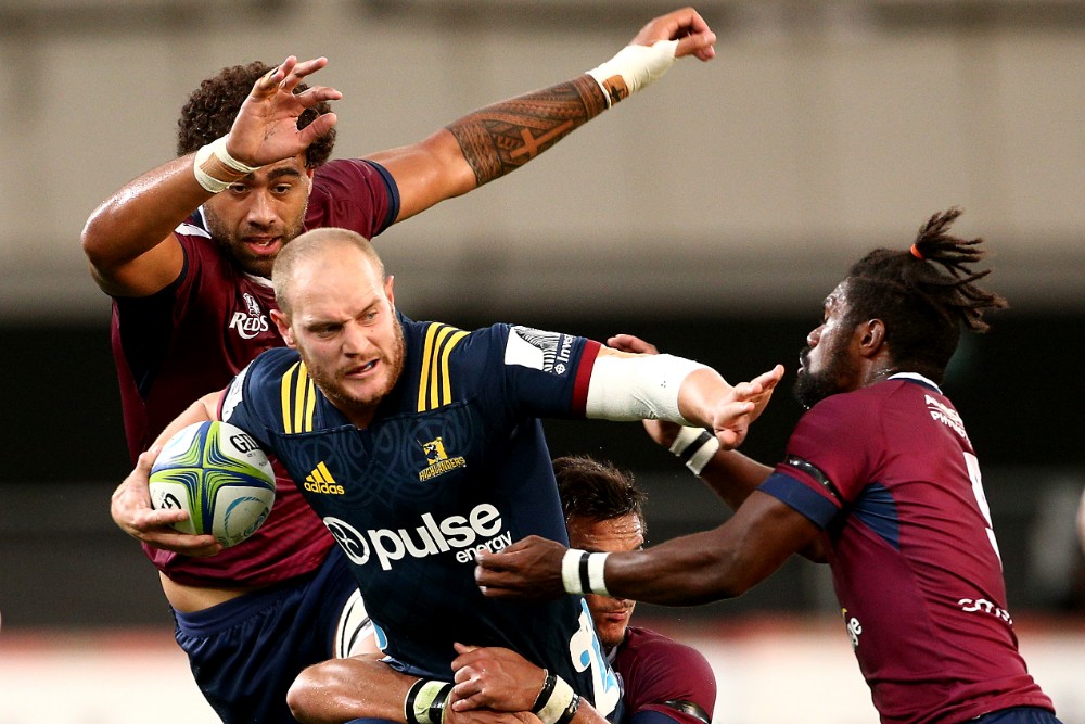 Matt Faddes of the Highlanders fends off Moses Sorovi of the Queensland Reds during the Round 2 Super Rugby match between the Otago Highlanders and Queensland Reds at Forsyth Barr Stadium on February 22, 2019 in Dunedin, New Zealand. (Photo by Dianne Manson/Getty Images)