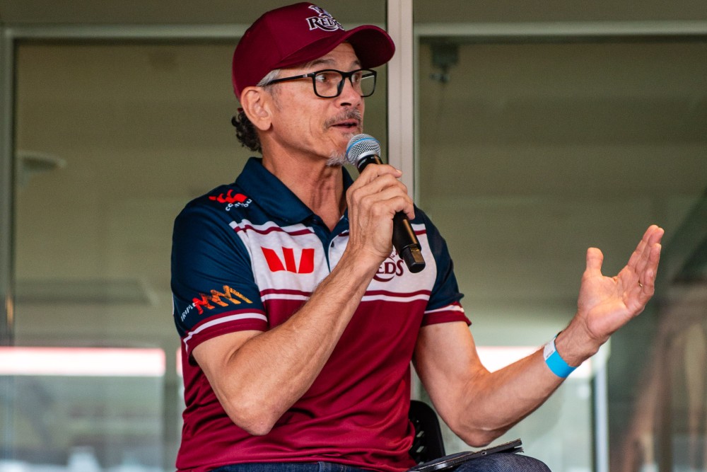 Kiss says Queensland Reds' No.10 race far from run